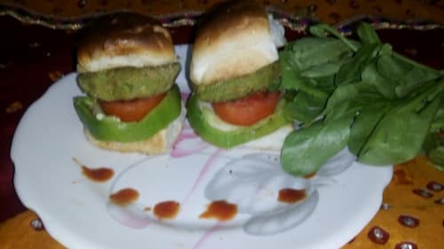 Spinach Oats Tikki Burger - Plattershare - Recipes, Food Stories And Food Enthusiasts