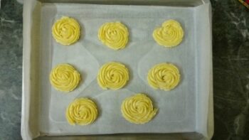 Rosette Custard Cookies A.K.A Melting Moments Cookies - Plattershare - Recipes, food stories and food lovers