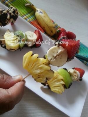 Chocolate-Covered Fruit Sticks: A Healthy & Fun Snack for Kids - Plattershare - Recipes, food stories and food lovers Chocolate-Covered Fruit Sticks: A Healthy & Fun Snack for Kids - Plattershare - Recipes, food stories and food lovers