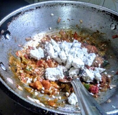 Spicy Paneer-Stuffed Kulcha Sandwich: A Quick & Delicious Indian Snack - Plattershare - Recipes, food stories and food lovers Spicy Paneer-Stuffed Kulcha Sandwich: A Quick & Delicious Indian Snack - Plattershare - Recipes, food stories and food lovers