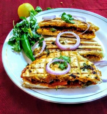 Spicy Paneer-Stuffed Kulcha Sandwich: A Quick & Delicious Indian Snack - Plattershare - Recipes, food stories and food lovers Spicy Paneer-Stuffed Kulcha Sandwich: A Quick & Delicious Indian Snack - Plattershare - Recipes, food stories and food lovers