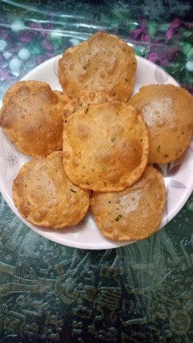 Crispy Tomato Puri - Plattershare - Recipes, food stories and food lovers