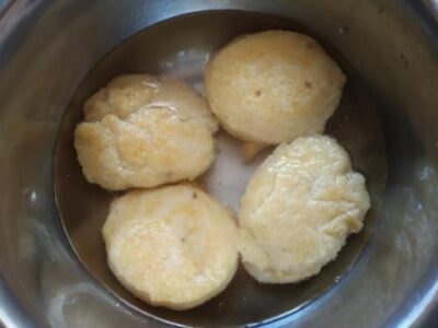 Dahi Bada - Plattershare - Recipes, food stories and food lovers Dahi Bada - Plattershare - Recipes, food stories and food lovers