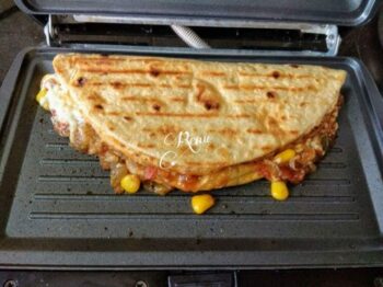 Grilled Chapati Sandwich - Plattershare - Recipes, food stories and food lovers
