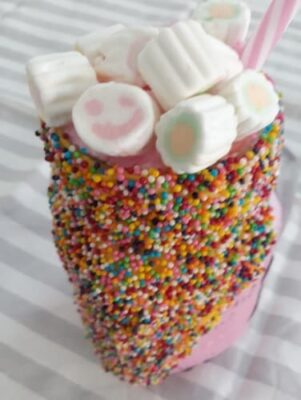 Classic Strawberry Smores Thick Shake - Plattershare - Recipes, food stories and food lovers Classic Strawberry Smores Thick Shake - Plattershare - Recipes, food stories and food lovers