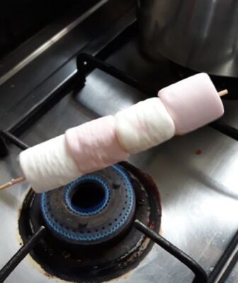 Classic Strawberry Smores Thick Shake - Plattershare - Recipes, food stories and food lovers Classic Strawberry Smores Thick Shake - Plattershare - Recipes, food stories and food lovers