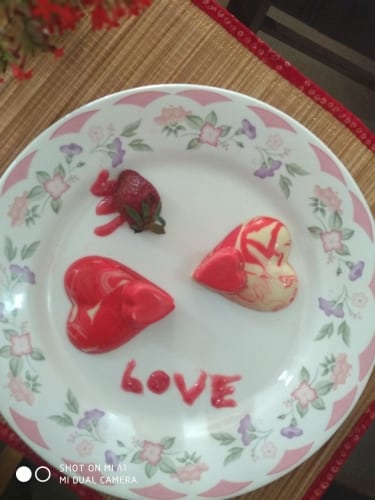 Berry Merry Chocolates - Plattershare - Recipes, Food Stories And Food Enthusiasts