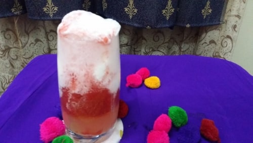 Strawberry Vanilla Float - Plattershare - Recipes, food stories and food lovers