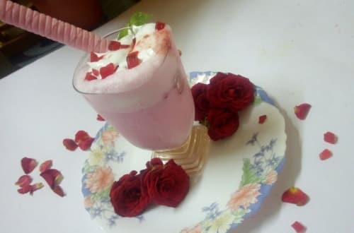 Strawberry Milk Shake Recipe - Plattershare - Recipes, food stories and food enthusiasts