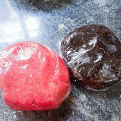 Wheat Almond Flour Beetroot Cocoa Pinwheel Cookies - Plattershare - Recipes, food stories and food lovers Wheat Almond Flour Beetroot Cocoa Pinwheel Cookies - Plattershare - Recipes, food stories and food lovers
