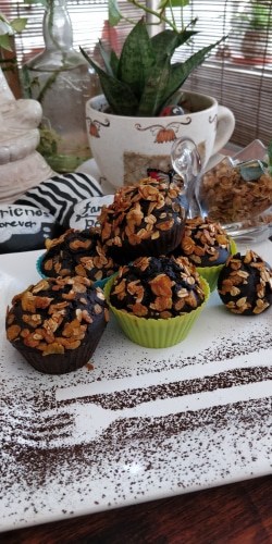 Chocochip Breakfast Muffins Topped With Fruit And Nut Muesli - Plattershare - Recipes, food stories and food lovers