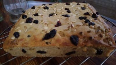 Cranberry And Almond Blondies - Plattershare - Recipes, food stories and food lovers Cranberry And Almond Blondies - Plattershare - Recipes, food stories and food lovers