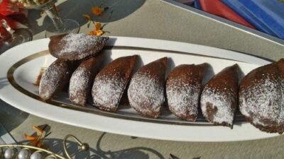 Baked Chocolate Brownie Gujiya - Plattershare - Recipes, food stories and food lovers Baked Chocolate Brownie Gujiya - Plattershare - Recipes, food stories and food lovers