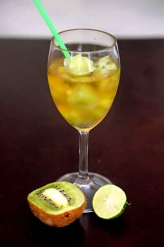 Green Tea Cooler With Kiwi Infused Ice Cubes - Plattershare - Recipes, Food Stories And Food Enthusiasts