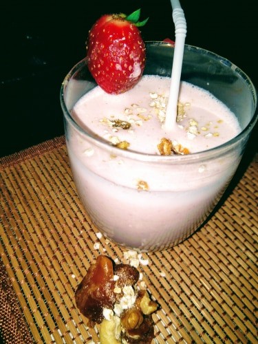 Dry Fruits,Oats And Strawberry Milkshake - Plattershare - Recipes, Food Stories And Food Enthusiasts