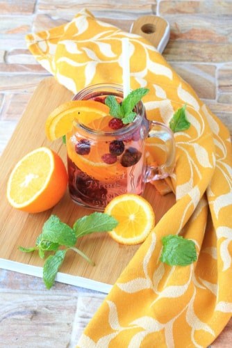 Orange And Raspberry Water Recipe For A Detox Drink - Plattershare - Recipes, food stories and food lovers