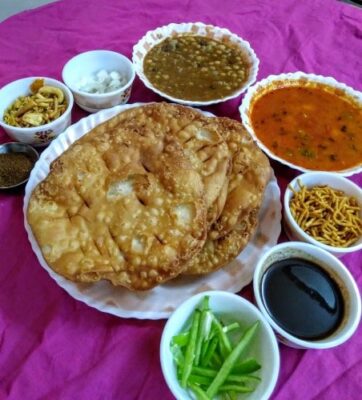 Famous Orrisa Allo Muter Chaat - Plattershare - Recipes, food stories and food lovers Famous Orrisa Allo Muter Chaat - Plattershare - Recipes, food stories and food lovers