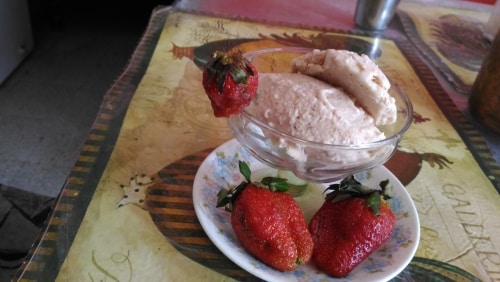 Strawberry Ice Cream - Plattershare - Recipes, food stories and food lovers