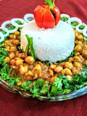 White Chana Gravy With Boiled Rice - Plattershare - Recipes, food stories and food lovers White Chana Gravy With Boiled Rice - Plattershare - Recipes, food stories and food lovers