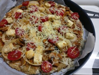 Cauliflower Crust Veggie Pizza - Plattershare - Recipes, food stories and food lovers
