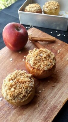 Apple Crisp Stuffed Baked Apples - Plattershare - Recipes, food stories and food lovers