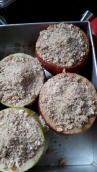 Apple Crisp Stuffed Baked Apples - Plattershare - Recipes, food stories and food lovers
