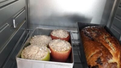 Apple Crisp Stuffed Baked Apples - Plattershare - Recipes, food stories and food lovers Apple Crisp Stuffed Baked Apples - Plattershare - Recipes, food stories and food lovers