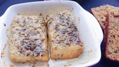Honey-Glazed Tofu on Garlic-Rye Toast: A Sweet & Savory Breakfast Treat - Plattershare - Recipes, food stories and food lovers Honey-Glazed Tofu on Garlic-Rye Toast: A Sweet & Savory Breakfast Treat - Plattershare - Recipes, food stories and food lovers
