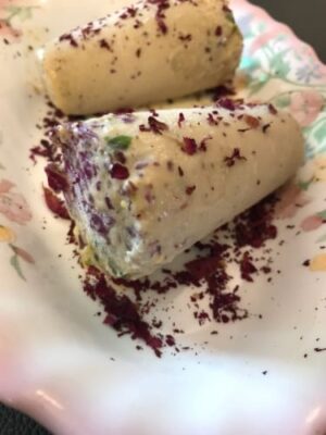Sugar-Free Thandai Kulfi: A Refreshing Indian Frozen Treat - Plattershare - Recipes, food stories and food lovers Sugar-Free Thandai Kulfi: A Refreshing Indian Frozen Treat - Plattershare - Recipes, food stories and food lovers