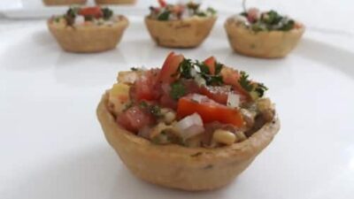 Crispy Baked Katori Chaat with Zesty Russian Salad - Plattershare - Recipes, food stories and food lovers Crispy Baked Katori Chaat with Zesty Russian Salad - Plattershare - Recipes, food stories and food lovers