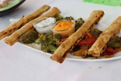 Crispy Spinach and Mushroom Puff Pastry Cigars - Plattershare - Recipes, food stories and food lovers Crispy Spinach and Mushroom Puff Pastry Cigars - Plattershare - Recipes, food stories and food lovers