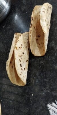 Crispy Chapati Taco Shells with Refreshing Mint-Hung Curd & Veggie Filling - Plattershare - Recipes, food stories and food lovers Crispy Chapati Taco Shells with Refreshing Mint-Hung Curd & Veggie Filling - Plattershare - Recipes, food stories and food lovers
