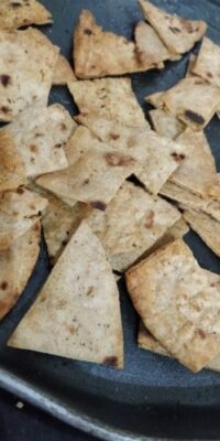 Crispy Chapati Nachos with Zesty Spice Blend - Plattershare - Recipes, food stories and food lovers Crispy Chapati Nachos with Zesty Spice Blend - Plattershare - Recipes, food stories and food lovers