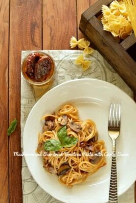 Vegan Sun-Dried Tomato and Mushroom Pasta with Creamy Garlic Sauce - Plattershare - Recipes, food stories and food lovers Vegan Sun-Dried Tomato and Mushroom Pasta with Creamy Garlic Sauce - Plattershare - Recipes, food stories and food lovers