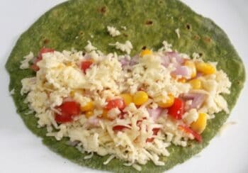 Spinach Quesadillas With Cheesy Corn Filling - Plattershare - Recipes, food stories and food lovers