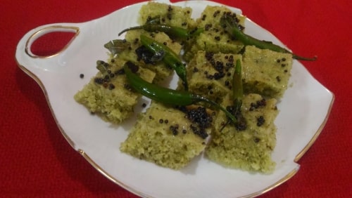 Spinach Oats Dhokla - Plattershare - Recipes, Food Stories And Food Enthusiasts