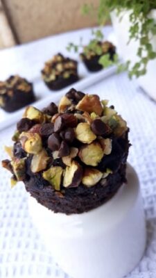 Healthy Chocolate Cupcakes with Whole Wheat, Oats, and Almonds - Plattershare - Recipes, food stories and food lovers Healthy Chocolate Cupcakes with Whole Wheat, Oats, and Almonds - Plattershare - Recipes, food stories and food lovers