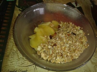 Cinnamon Flavour Apple Crumble - Plattershare - Recipes, food stories and food lovers