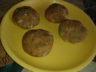 Crispy Lauki Tikki: Healthy & Flavorful Bottle Gourd Fritters - Plattershare - Recipes, food stories and food lovers Crispy Lauki Tikki: Healthy & Flavorful Bottle Gourd Fritters - Plattershare - Recipes, food stories and food lovers