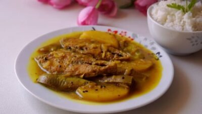 Hilsa Fish Stew With Brinjal - Plattershare - Recipes, food stories and food lovers