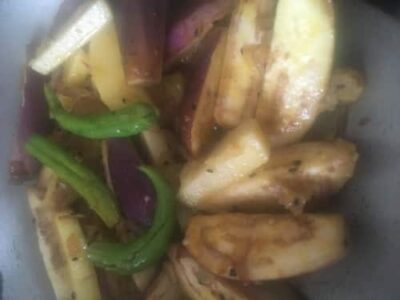 Comforting Hilsa Fish Stew with Brinjal: A Soulful Bengali Recipe - Plattershare - Recipes, food stories and food lovers Comforting Hilsa Fish Stew with Brinjal: A Soulful Bengali Recipe - Plattershare - Recipes, food stories and food lovers