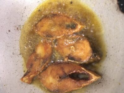 Comforting Hilsa Fish Stew with Brinjal: A Soulful Bengali Recipe - Plattershare - Recipes, food stories and food lovers Comforting Hilsa Fish Stew with Brinjal: A Soulful Bengali Recipe - Plattershare - Recipes, food stories and food lovers