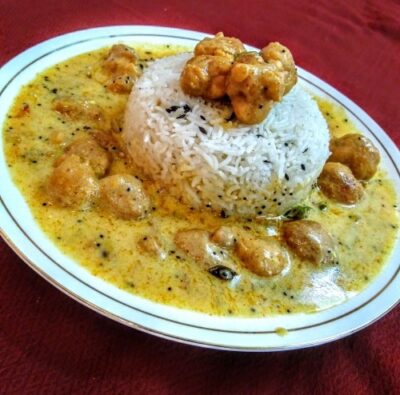 Crispy Kadhi Pakoda with Fluffy Basmati Rice: A Classic Punjabi Comfort Food Recipe - Plattershare - Recipes, food stories and food lovers Crispy Kadhi Pakoda with Fluffy Basmati Rice: A Classic Punjabi Comfort Food Recipe - Plattershare - Recipes, food stories and food lovers