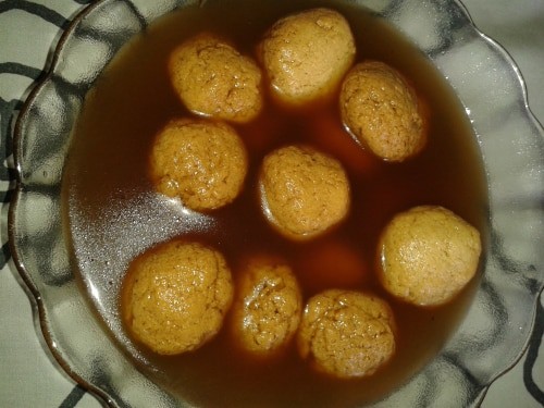 Nolen Gurer Rasgulla - Plattershare - Recipes, food stories and food lovers