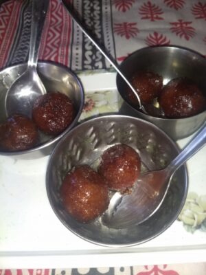 Gulab Jamun - Famous Indian Dessert - Plattershare - Recipes, food stories and food lovers