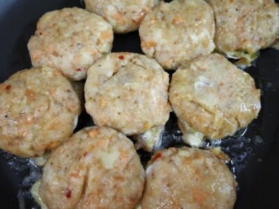 Crispy Prawn Patties with Zesty Indian Spices - Plattershare - Recipes, food stories and food lovers Crispy Prawn Patties with Zesty Indian Spices - Plattershare - Recipes, food stories and food lovers