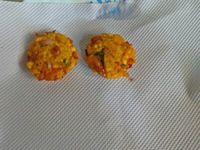 Crispy Masala Vadai (Paruppu Vadai): South Indian Lentil Fritters - Plattershare - Recipes, food stories and food lovers Crispy Masala Vadai (Paruppu Vadai): South Indian Lentil Fritters - Plattershare - Recipes, food stories and food lovers