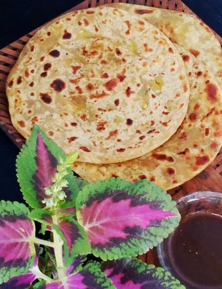 Aloo Paratha - Plattershare - Recipes, food stories and food lovers
