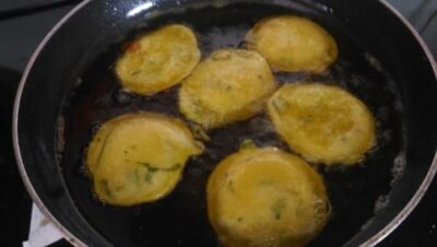 Crispy Dhuska: A Savory Indian Rice and Lentil Pancake - Plattershare - Recipes, food stories and food lovers Crispy Dhuska: A Savory Indian Rice and Lentil Pancake - Plattershare - Recipes, food stories and food lovers