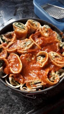 Homemade Spinach & Cottage Cheese Stuffed Cannelloni in Marinara Sauce - Plattershare - Recipes, food stories and food lovers Homemade Spinach & Cottage Cheese Stuffed Cannelloni in Marinara Sauce - Plattershare - Recipes, food stories and food lovers